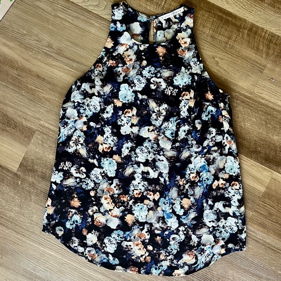 Violet & Claire Floral Sleeveless Blouse - Picture 2 of 4